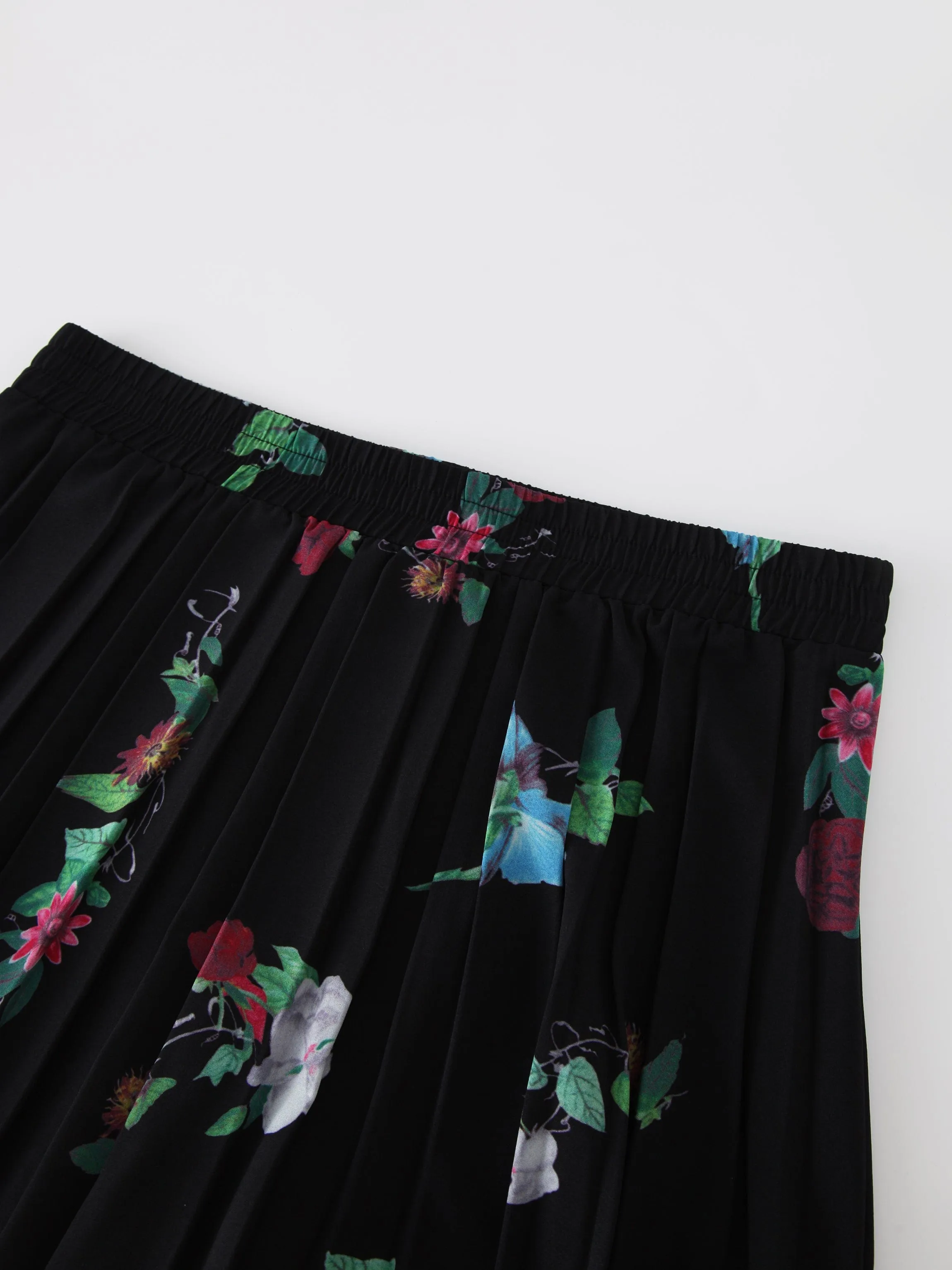 Covered Band Pleated Skirt 37"-Floral Bunch